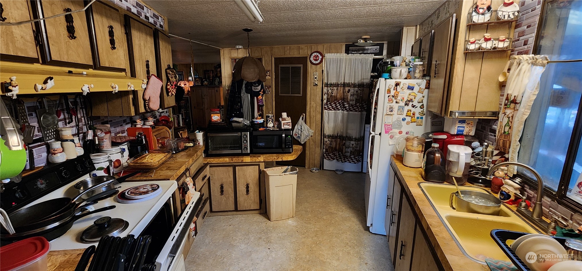91 Maple Street Quilcene, WA 98376 - Photo 5 of 14 a view of a room with gym equipment