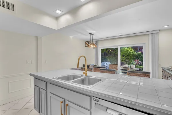$3,400 | 584 Southeast 20th Avenue, Unit 2, Deerfield Beach, FL 33441