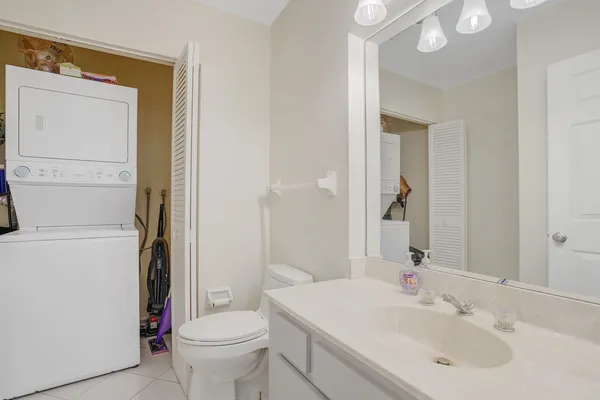 $3,400 | 584 Southeast 20th Avenue, Unit 2, Deerfield Beach, FL 33441