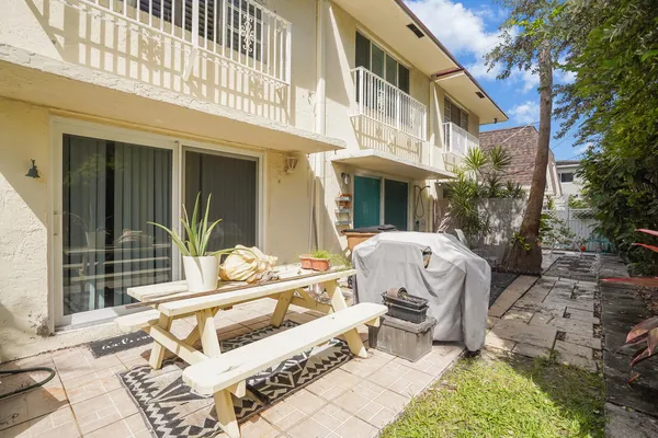 $3,400 | 584 Southeast 20th Avenue, Unit 2, Deerfield Beach, FL 33441