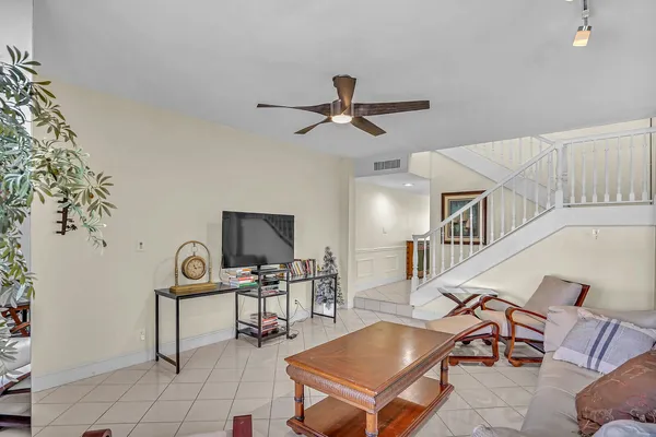 $3,400 | 584 Southeast 20th Avenue, Unit 2, Deerfield Beach, FL 33441