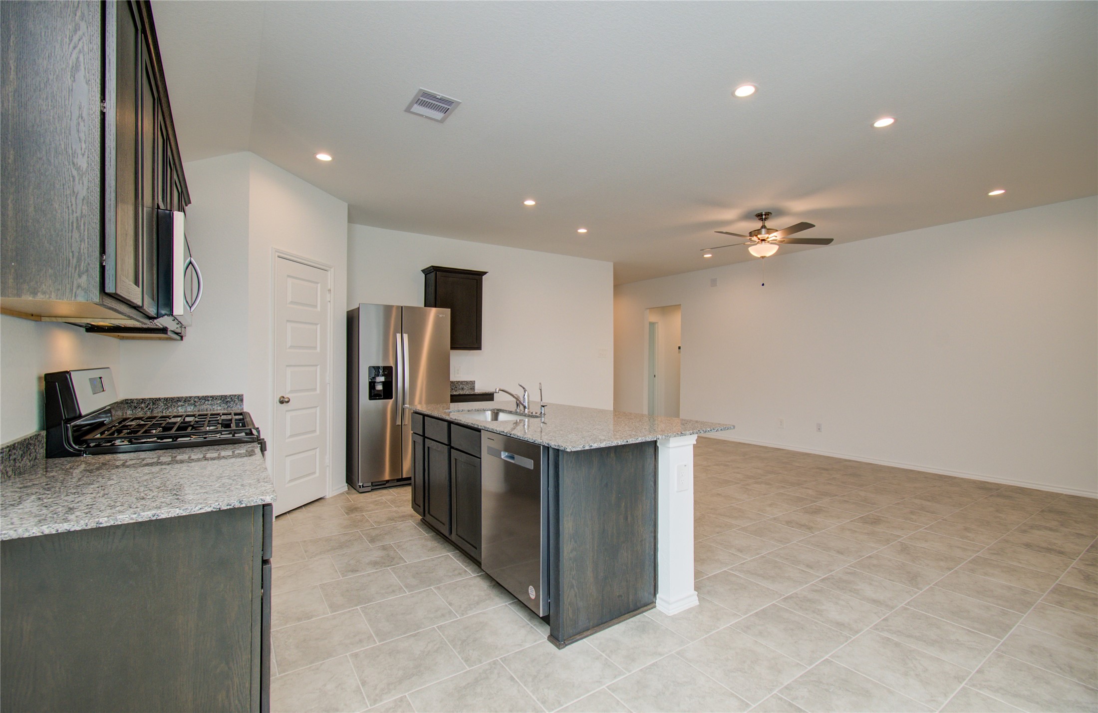 1031 Appaloosa Lane Rosharon, TX 77583 - Photo 11 of 30