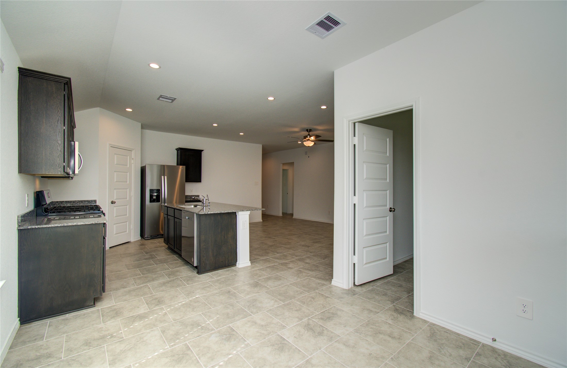 1031 Appaloosa Lane Rosharon, TX 77583 - Photo 14 of 30