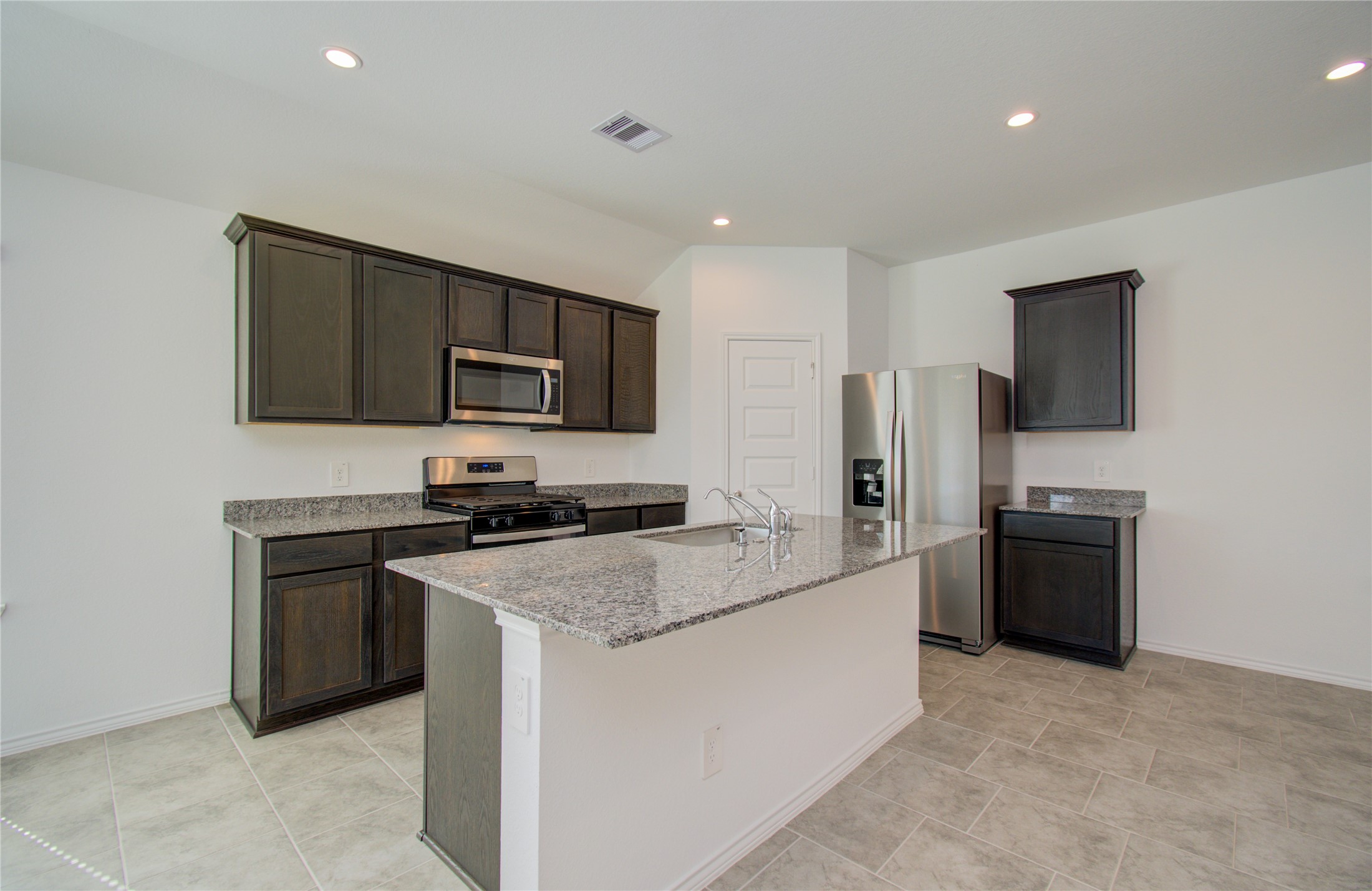 1031 Appaloosa Lane Rosharon, TX 77583 - Photo 8 of 30