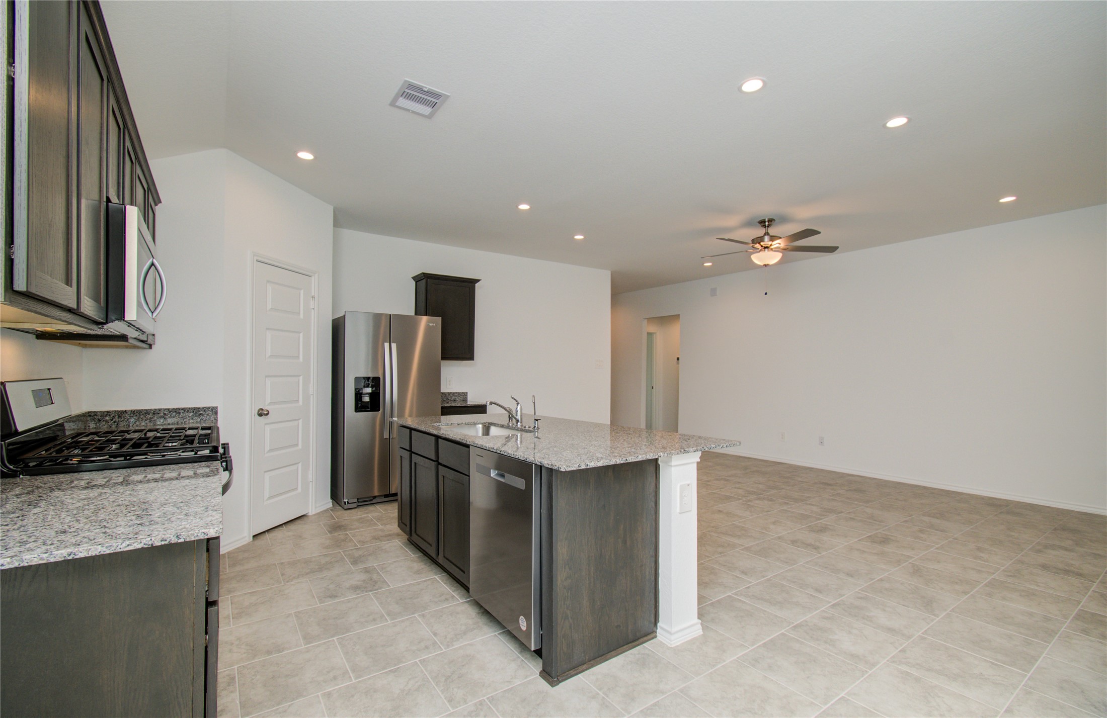 1031 Appaloosa Lane Rosharon, TX 77583 - Photo 9 of 30