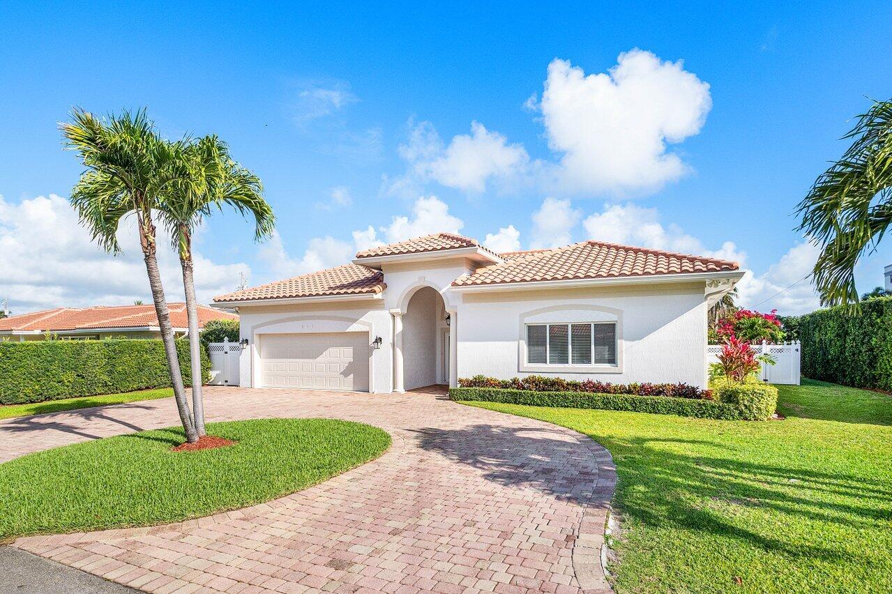 899 Granada Drive Boca Raton, FL 33432 - Photo 2 of 44 002-899GranadaDrive-BocaRaton-FL-33432-S