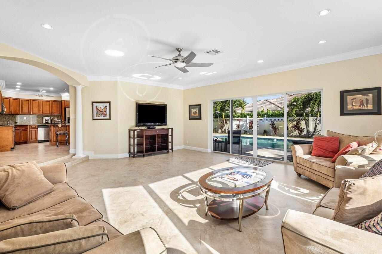 899 Granada Drive Boca Raton, FL 33432 - Photo 7 of 44 007-899GranadaDrive-BocaRaton-FL-33432-S