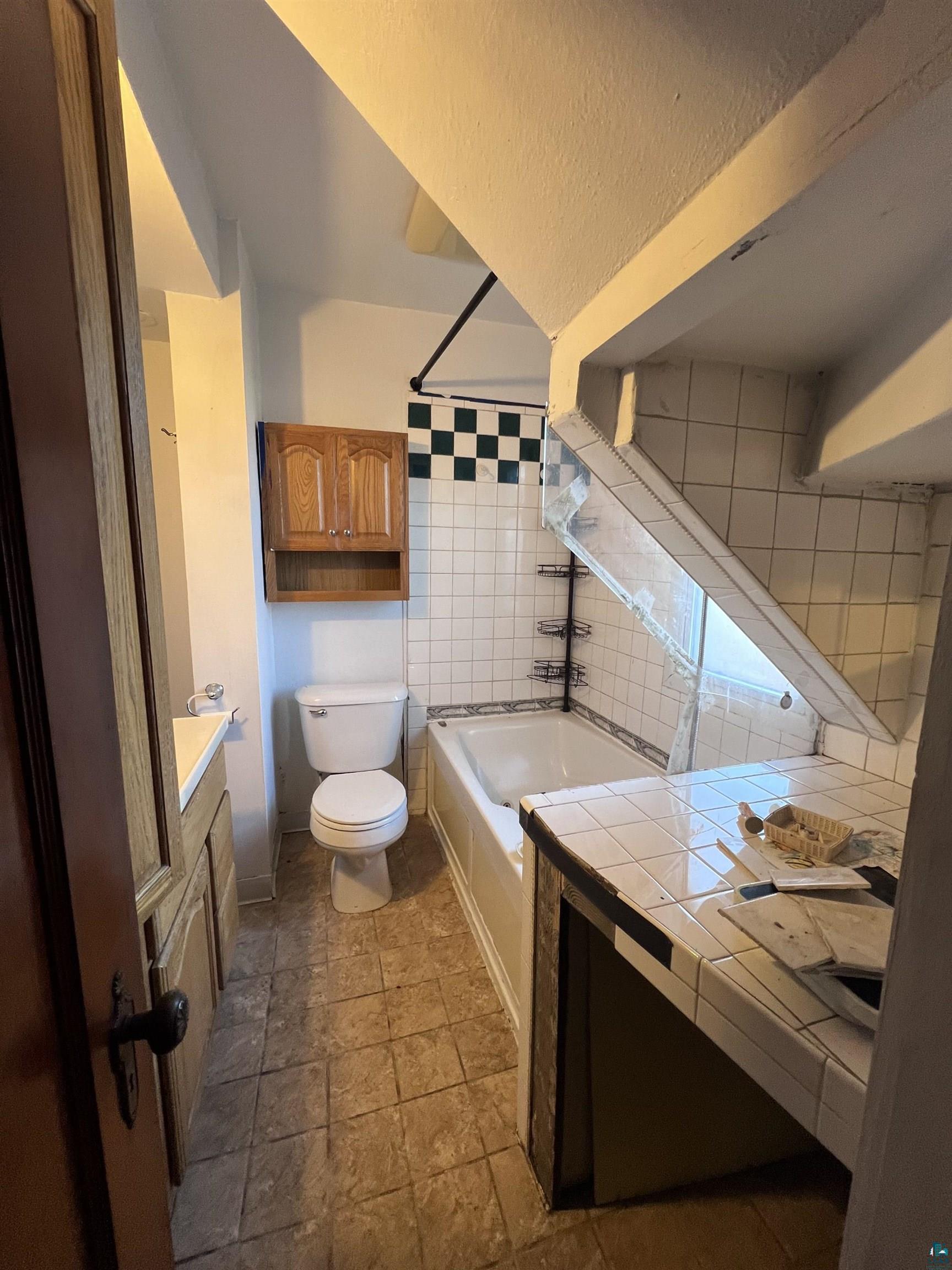 4207 East 3rd Street Superior, WI 54880 - Photo 9 of 23 Full bathroom with washtub / shower combination, vanity, and toilet