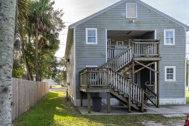 a view of front of house with a yard