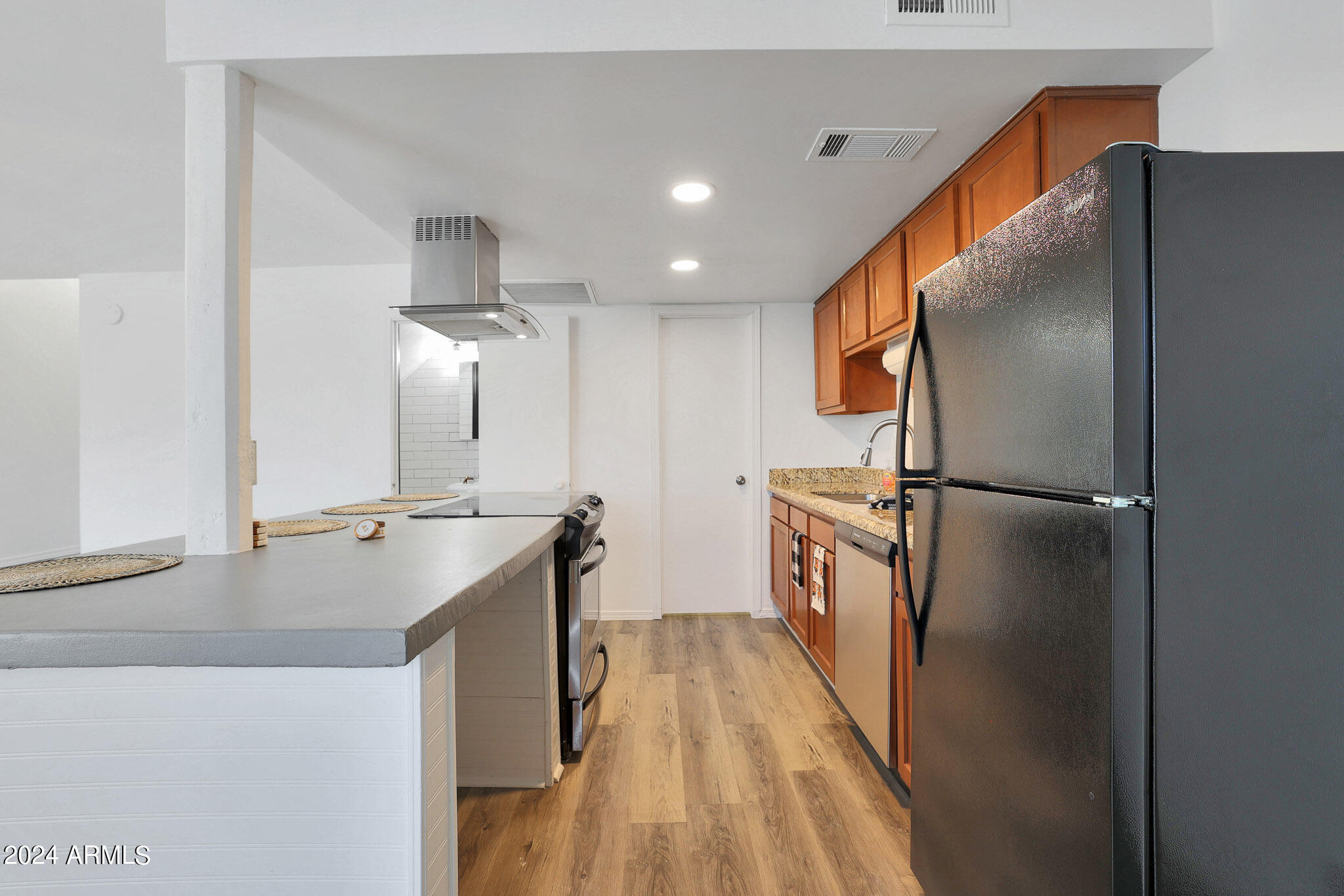 4604 East Broadway Road Phoenix, AZ 85040 - Photo 11 of 30 Kitchen