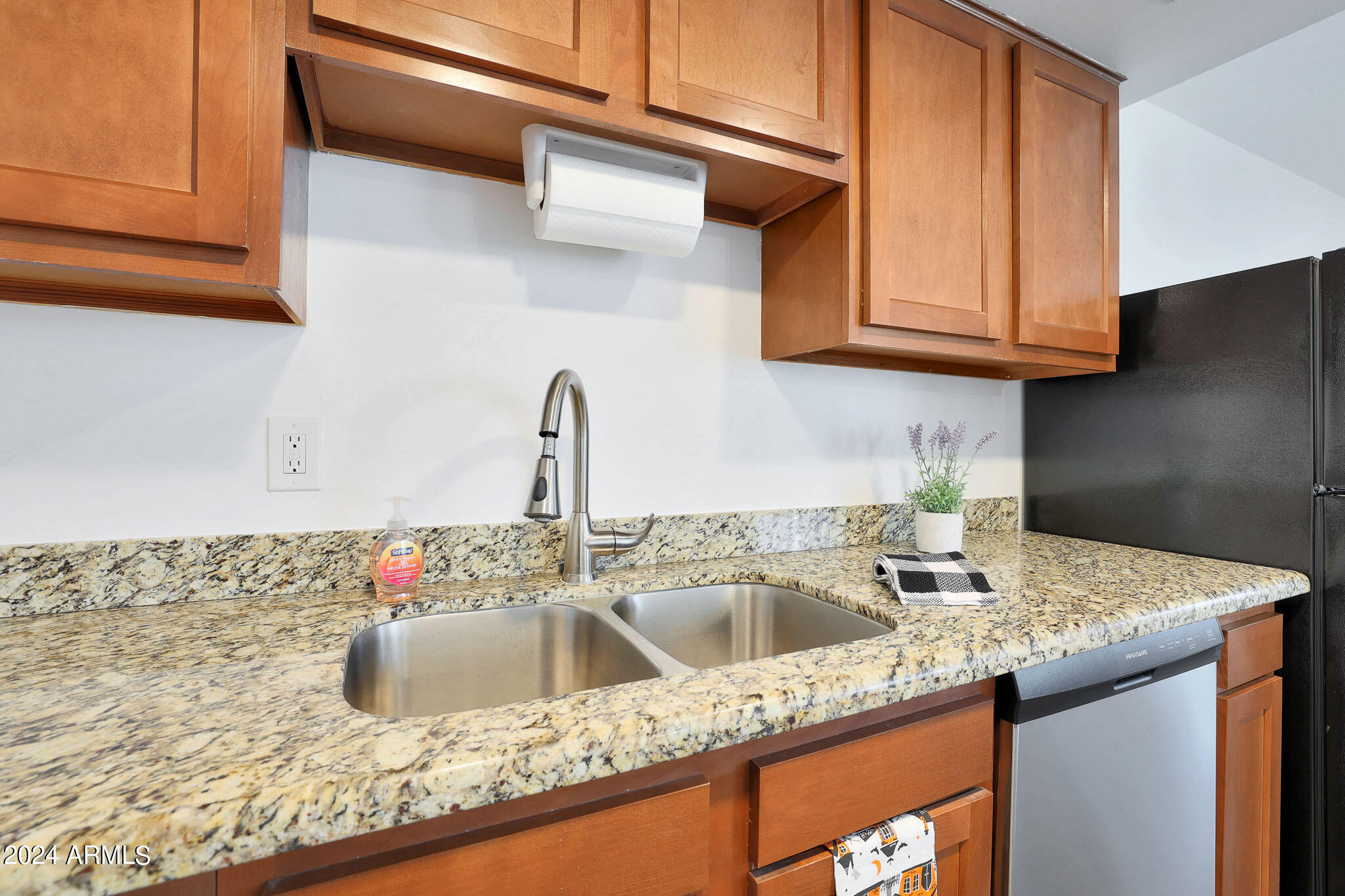 4604 East Broadway Road Phoenix, AZ 85040 - Photo 12 of 30 Kitchen