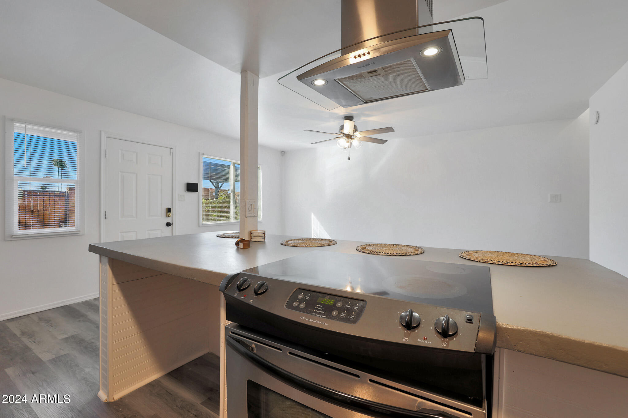 4604 East Broadway Road Phoenix, AZ 85040 - Photo 13 of 30 Kitchen