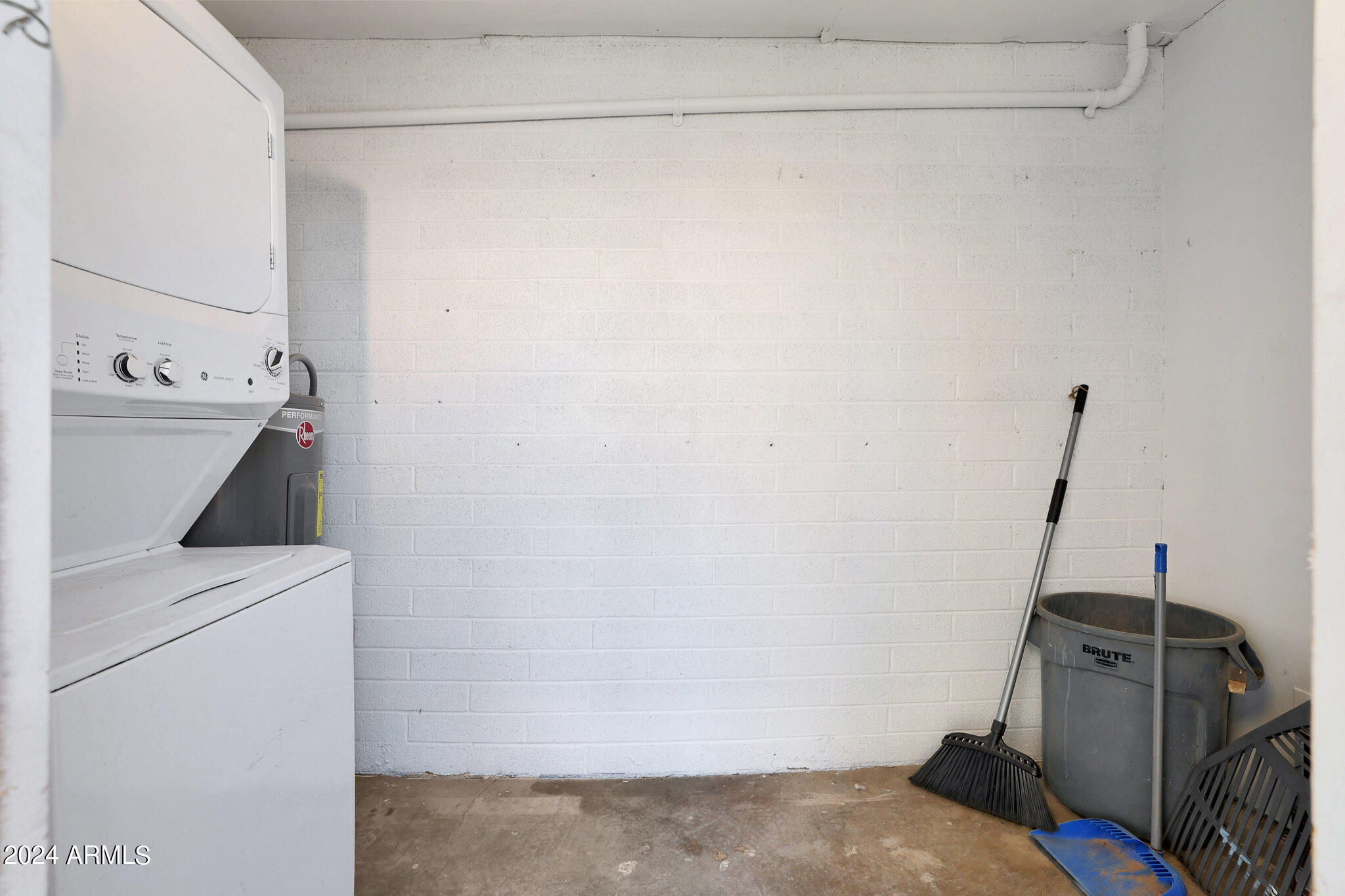 4604 East Broadway Road Phoenix, AZ 85040 - Photo 28 of 30 Laundry
