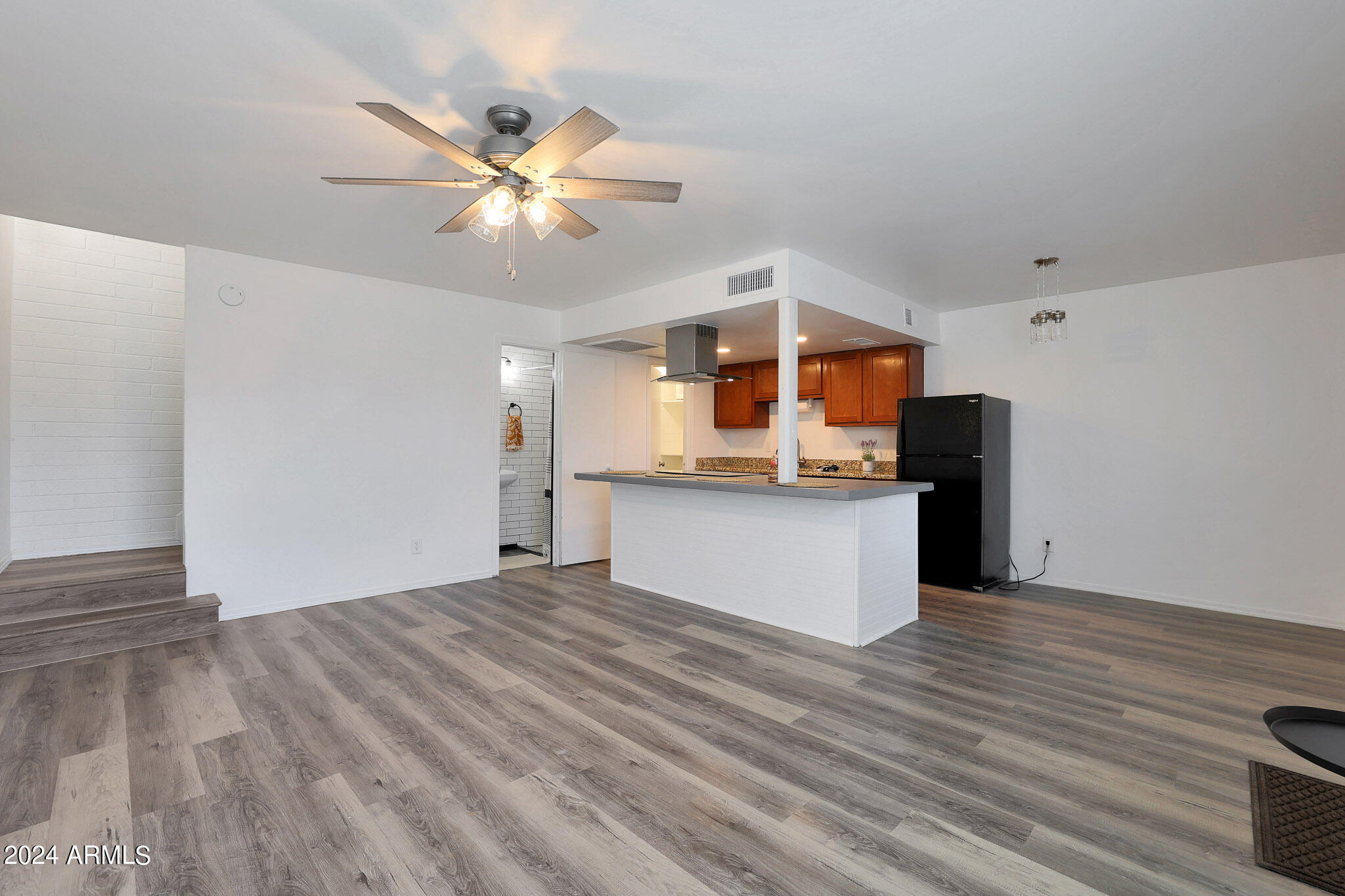 4604 East Broadway Road Phoenix, AZ 85040 - Photo 8 of 30 Living Room