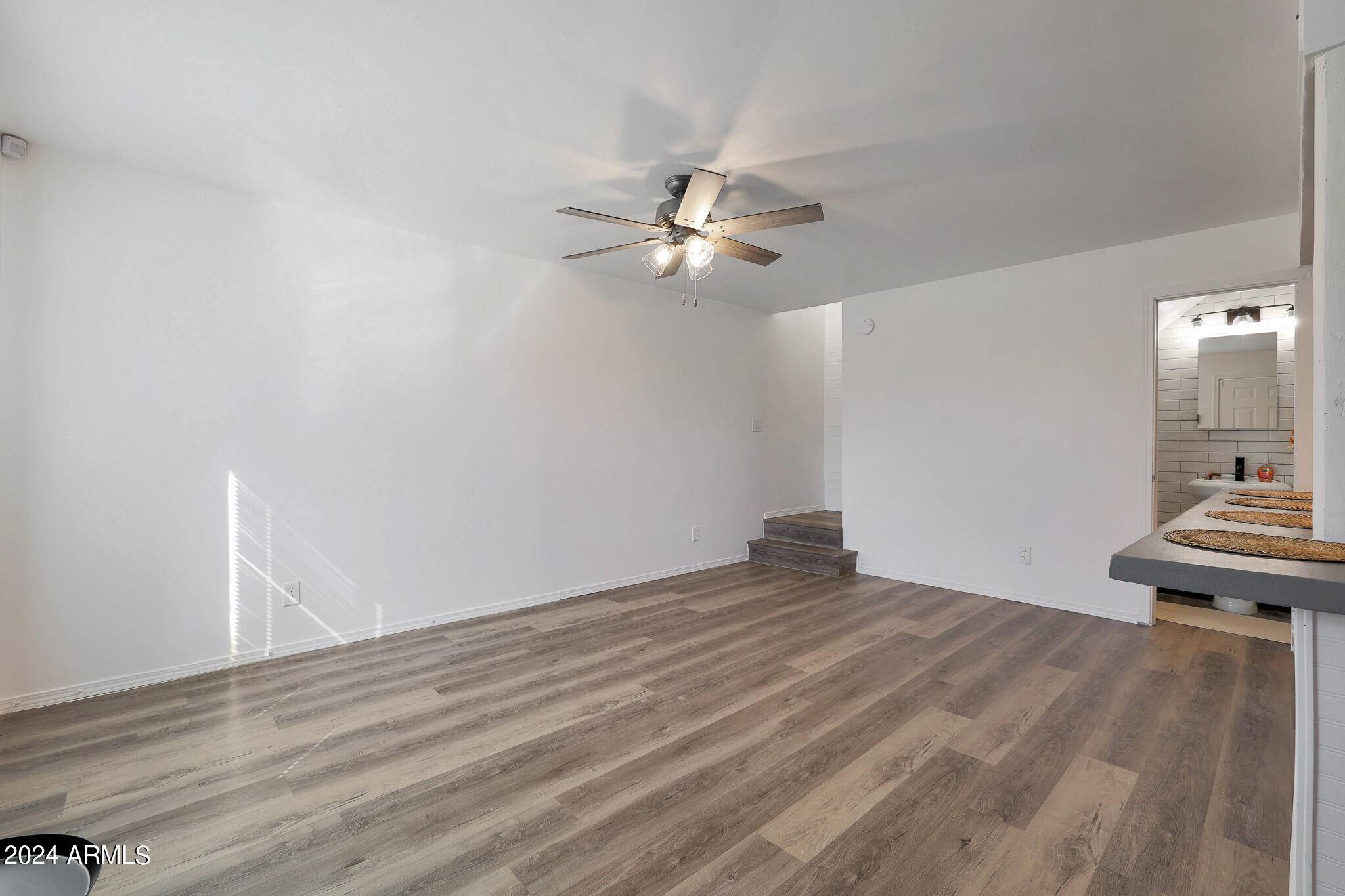4604 East Broadway Road Phoenix, AZ 85040 - Photo 10 of 30 Living Room