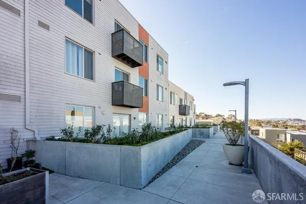 $3,999 | 50 Jerrold Avenue, Unit 304, San Francisco, CA 94124