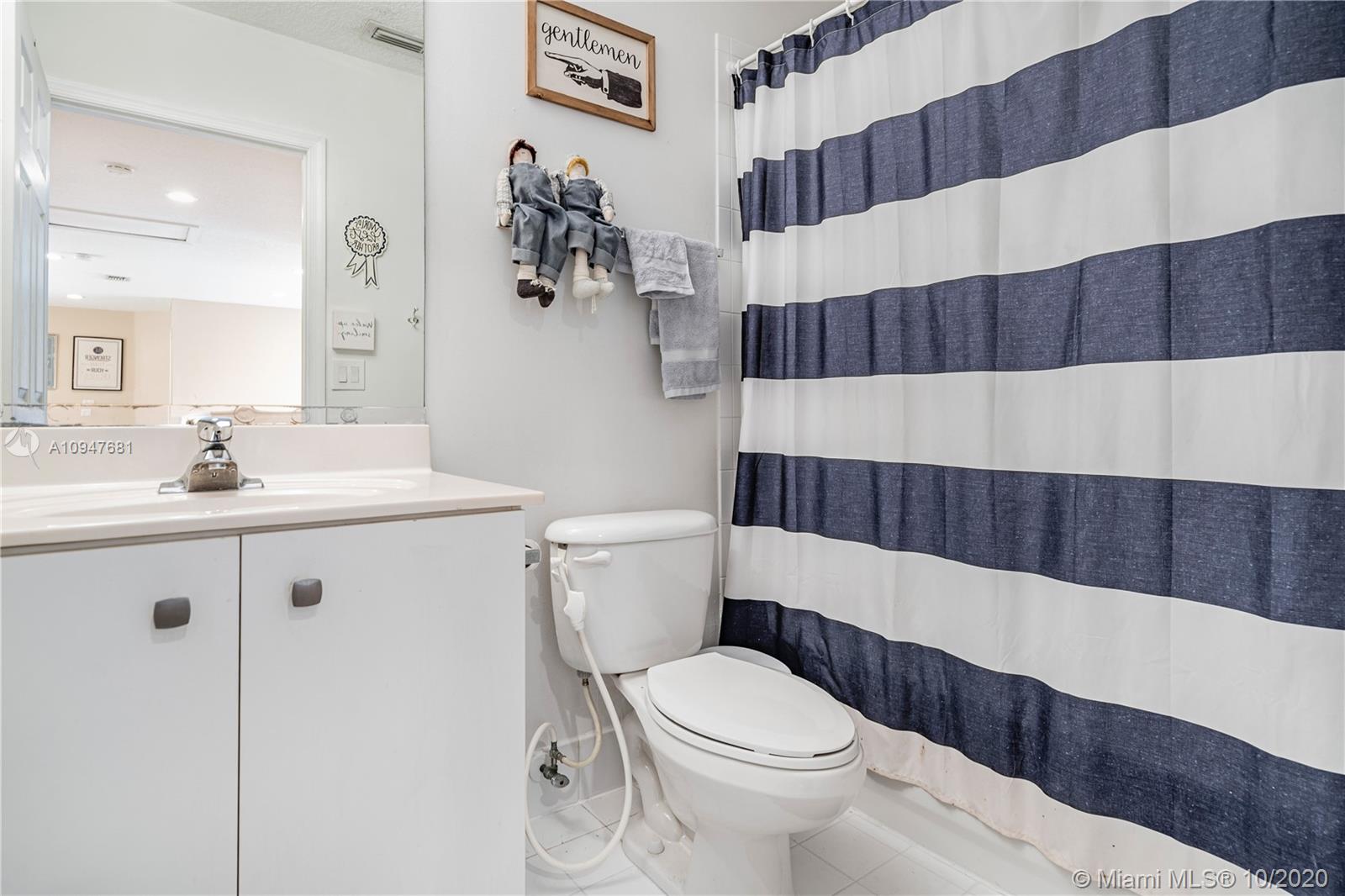 20892 Avenel Run Boca Raton, FL 33428 - Photo 23 of 40 2nd Upstairs Bathroom