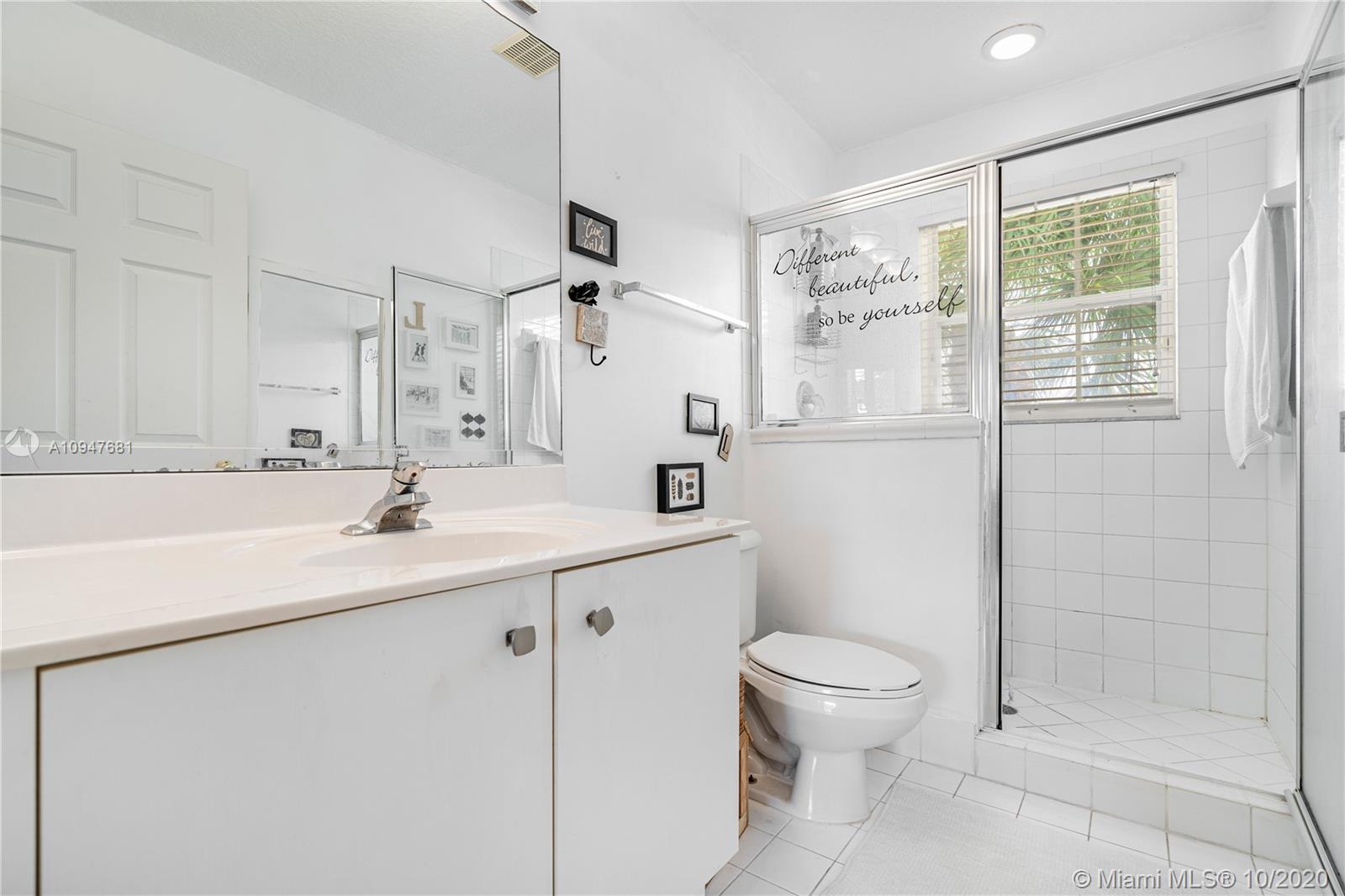 20892 Avenel Run Boca Raton, FL 33428 - Photo 25 of 40 5th Bedroom Bathroom Suite