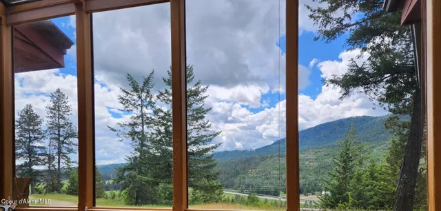 $1,395,000 | 325 Wambli Wahohpi, Cocolalla, ID 83813