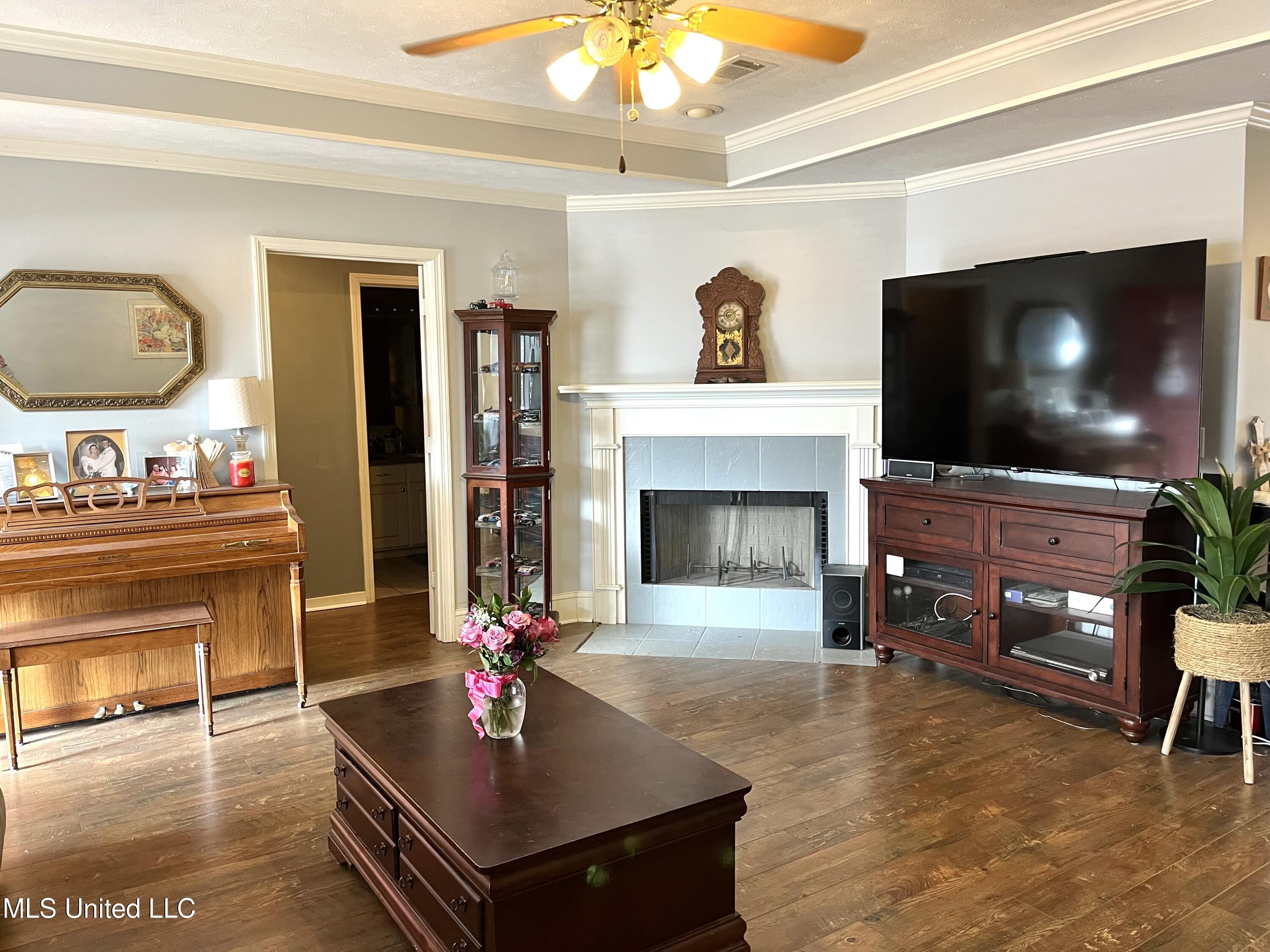 222 Cherrybark Lane Brandon, MS 39047 - Photo 5 of 19 IMG_4348