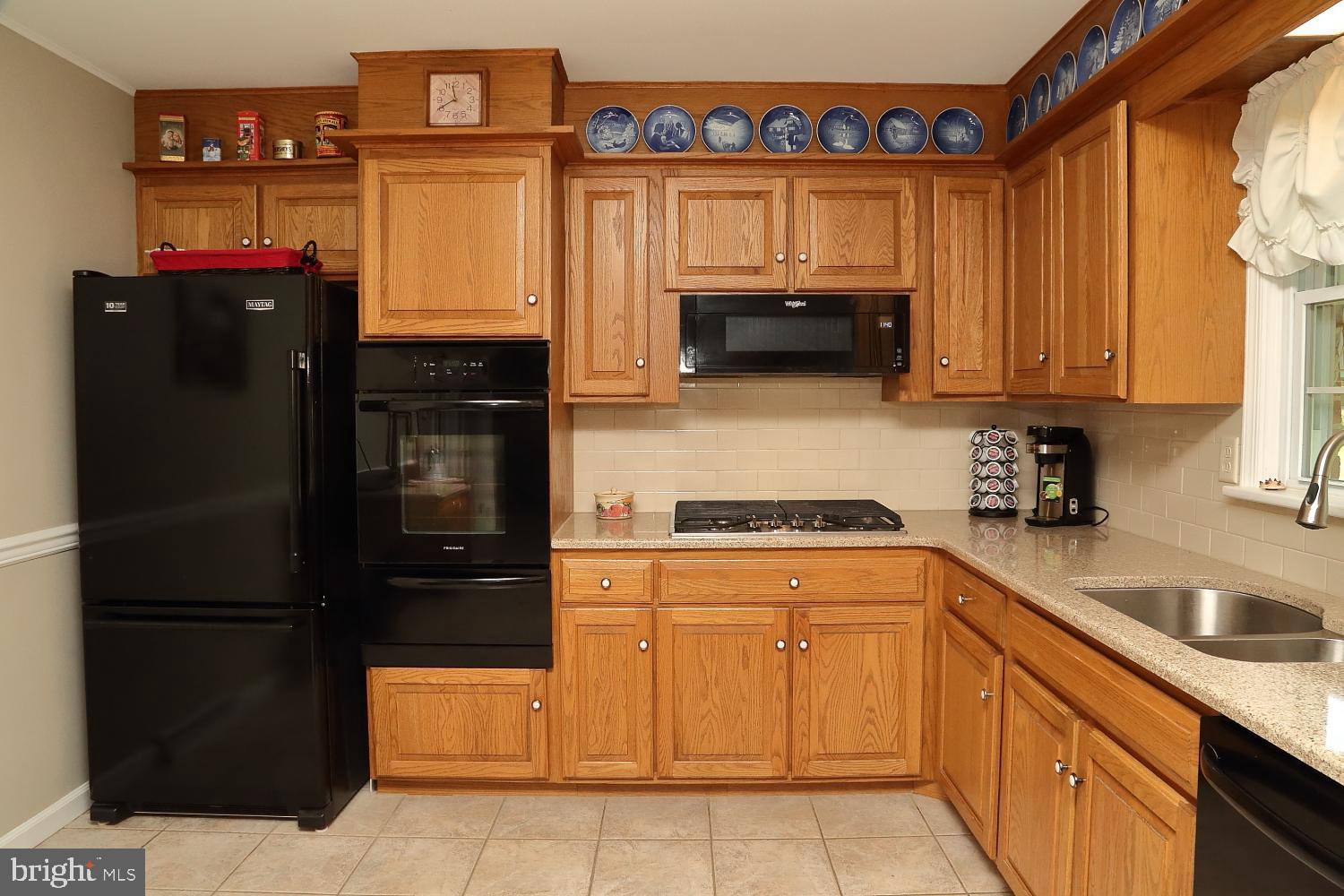 1144 Devonshire Road Lancaster, PA 17601 - Photo 15 of 24 Kitchen