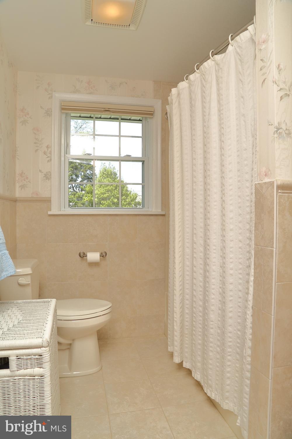 1144 Devonshire Road Lancaster, PA 17601 - Photo 20 of 24 Full Bath