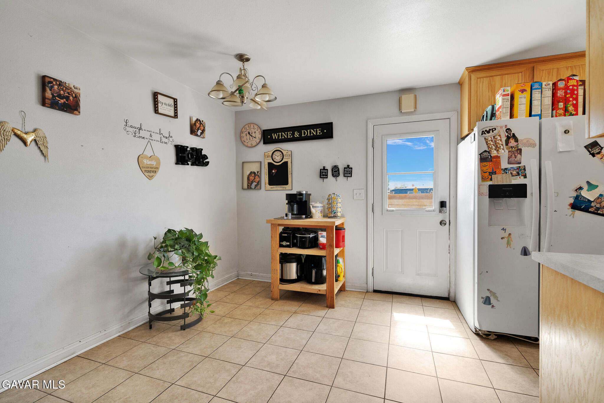 44188 Glenraven Road Lancaster, CA 93535 - Photo 22 of 26 a room with furniture and wooden floor
