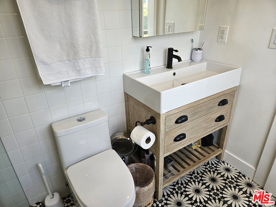 212 South Muirfield Road Los Angeles, CA 90004 - Photo 15 of 20