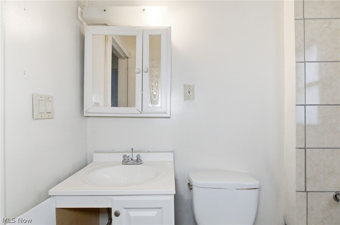 1867 Reyburn Road Cleveland, OH 44112 - Photo 44 of 49 Up Unit