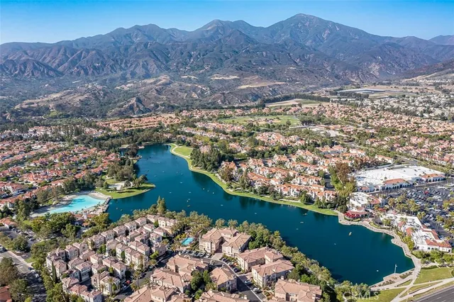 $1,449,000 | 12 Vía Hacienda, Rancho Santa Margarita, CA 92688