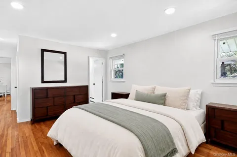 $1,195,000 | 11 Hazelwood Drive, Jericho, NY 11753