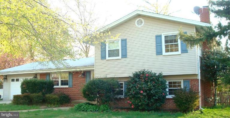 6429 Deepford Street Springfield, VA 22150 - Photo 2 of 16 Exterior (Main)