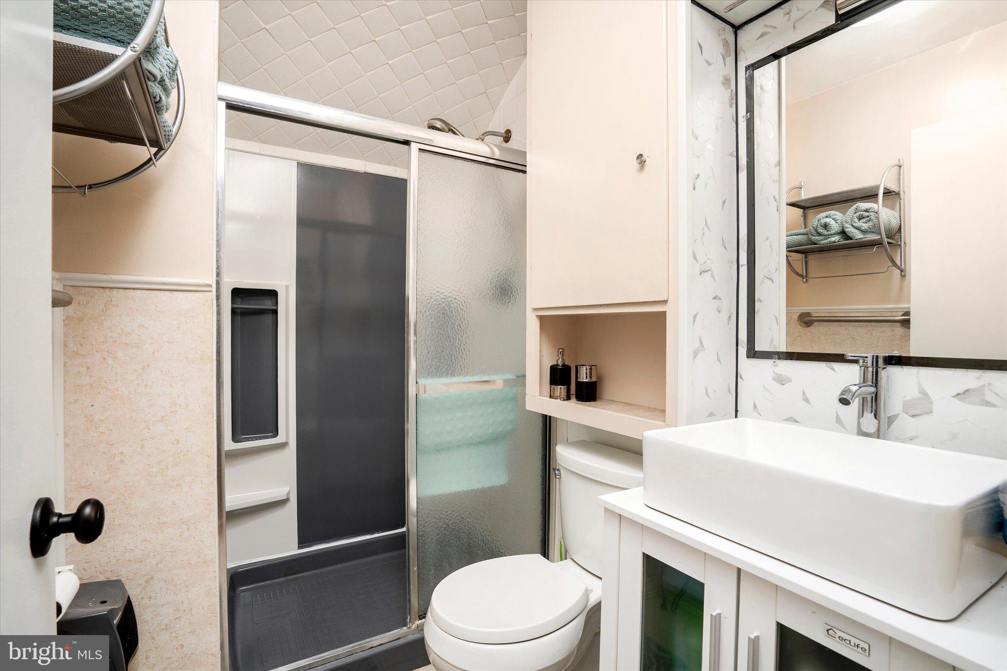 21 Duffield Place Princeton, NJ 08540 - Photo 16 of 31 1st ensuite bathroom