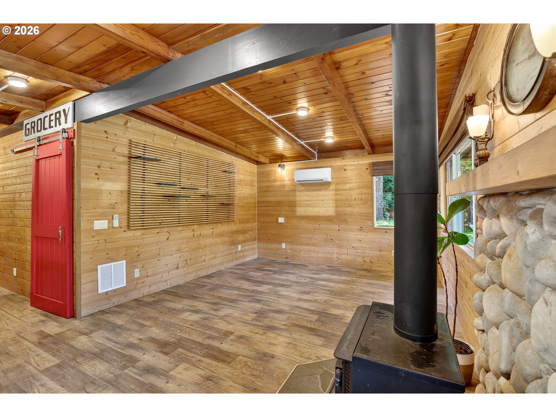 28803 Southeast Woods Road Eagle Creek, OR 97022 - Photo 10 of 48 Living Room