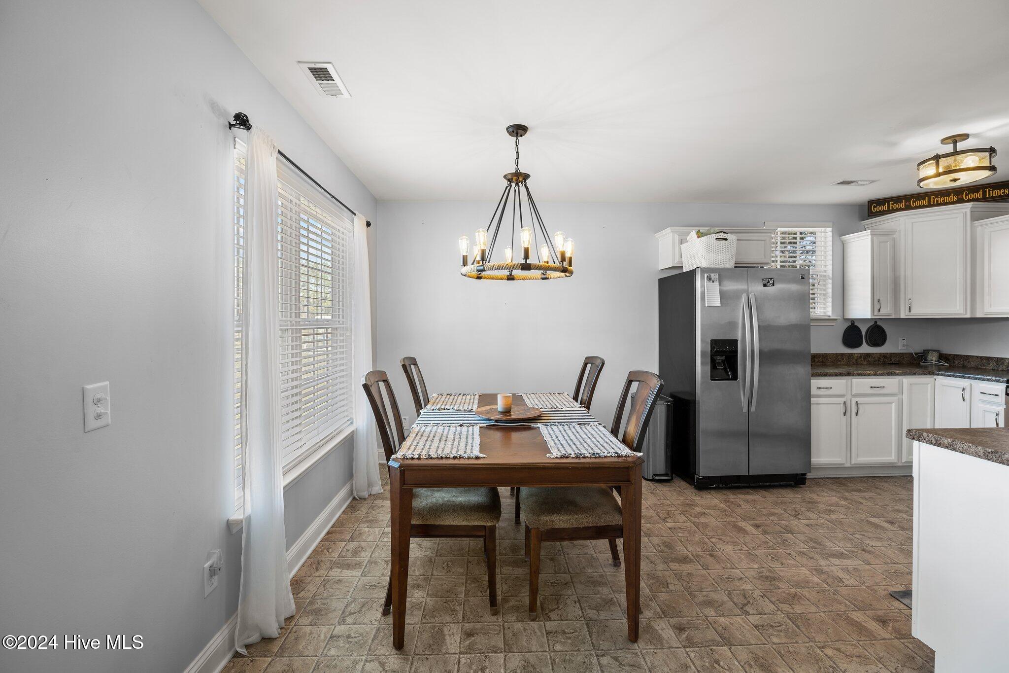 894 Jacksontown Road Grifton, NC 28530 - Photo 14 of 39 Dining3