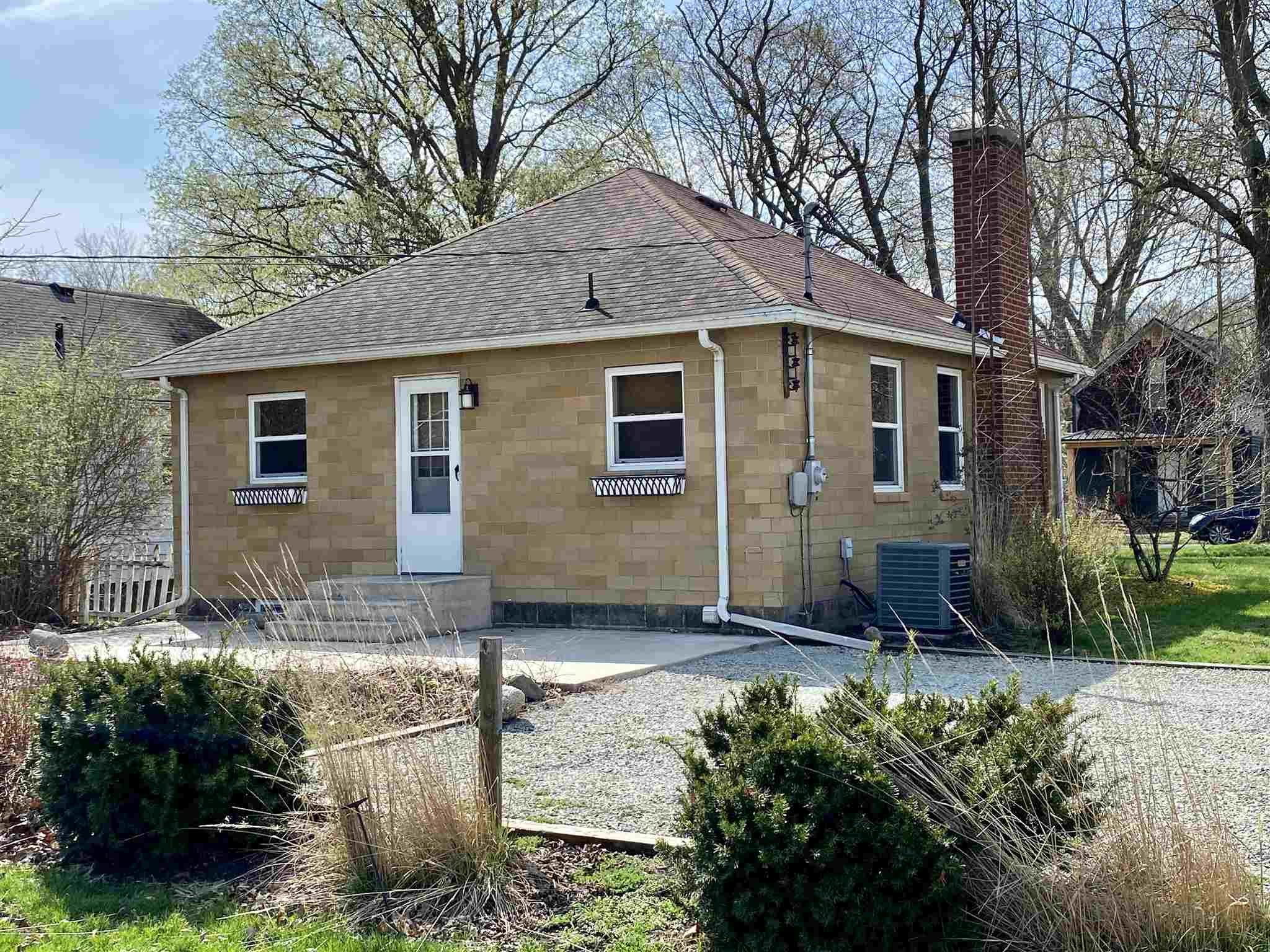 530 West 4th Street Rochester, IN 46975 - Photo 3 of 20