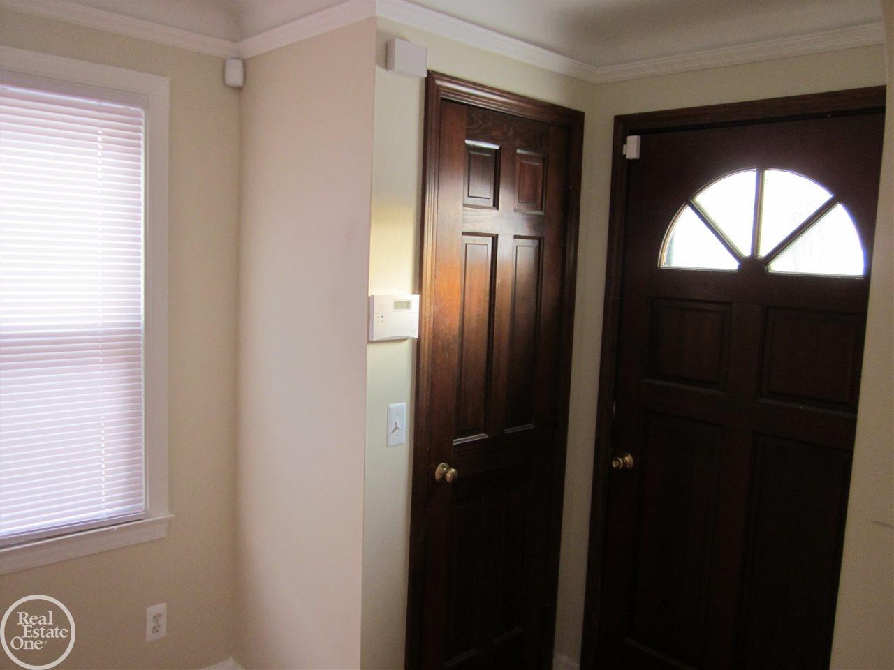 2222 Hampton Road Grosse Pointe, MI 48236 - Photo 10 of 25