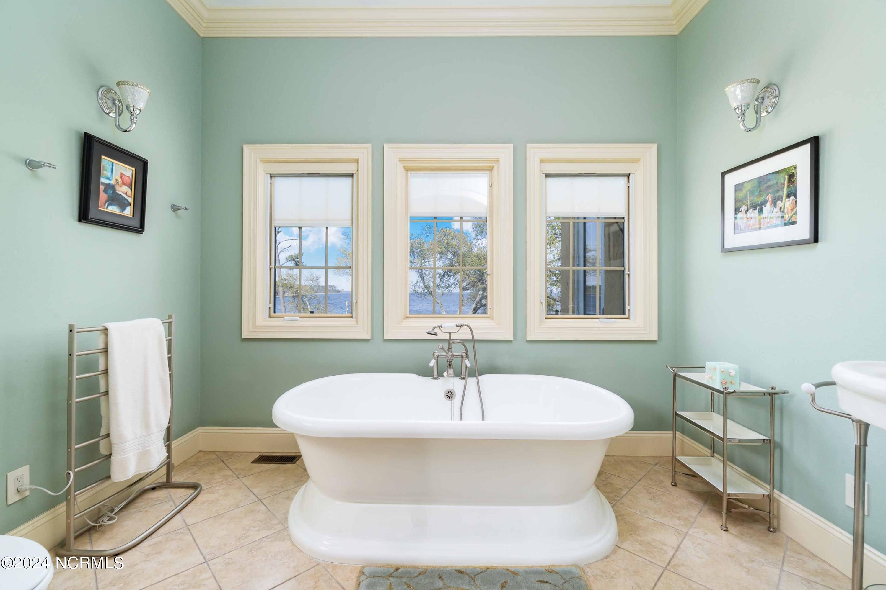 6054 Dolphin Road Oriental, NC 28571 - Photo 41 of 76 Her Grand Soaking Tub