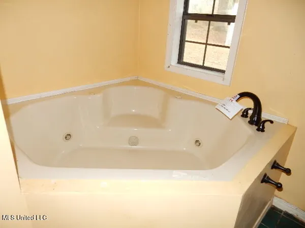 $80,000 | 75 L G Collins Road, State Line, MS 39362