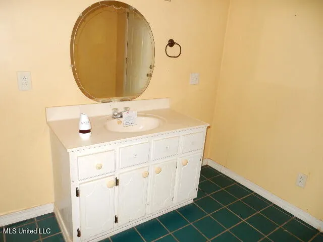 $100,000 | 75 L G Collins Road, State Line, MS 39362