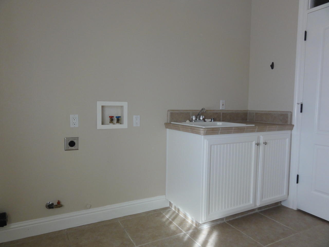 5555 Monte Vista Road Anderson, CA 96007 - Photo 12 of 19 Laundry Room