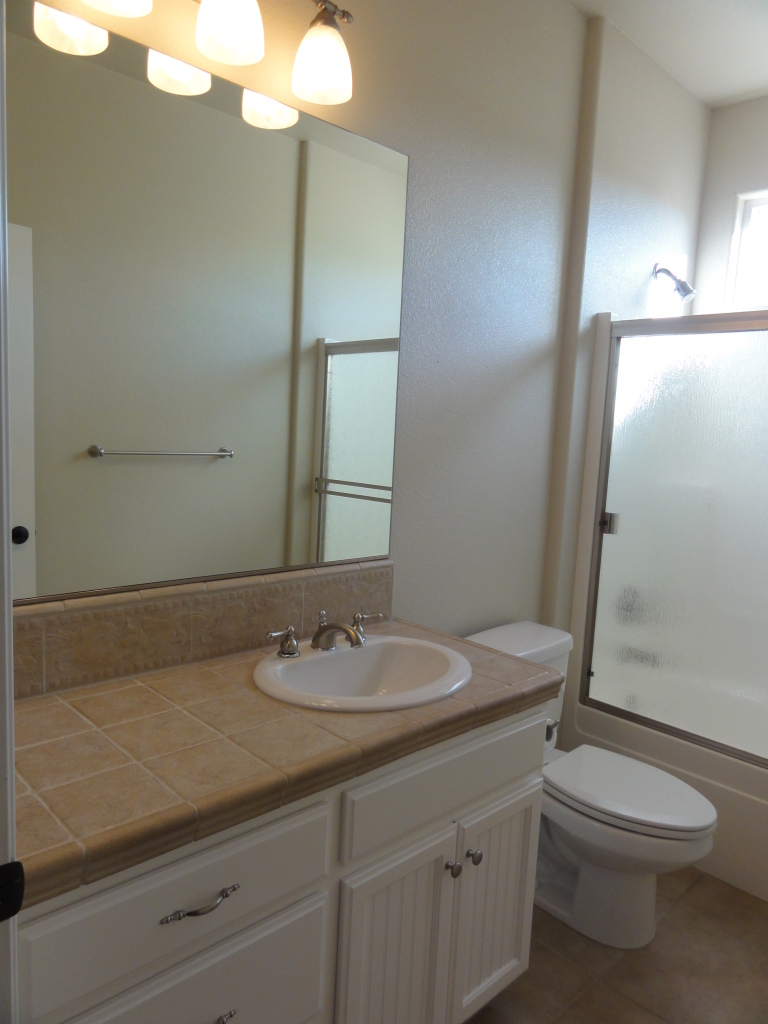 5555 Monte Vista Road Anderson, CA 96007 - Photo 14 of 19 Hall Bathroom