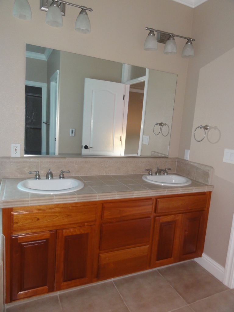 5555 Monte Vista Road Anderson, CA 96007 - Photo 10 of 19 Master bath