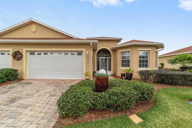 $319,900 | 10161 Mainsail Drive, Oxford, FL 34484