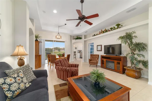 $318,900 | 10161 Mainsail Drive, Oxford, FL 34484