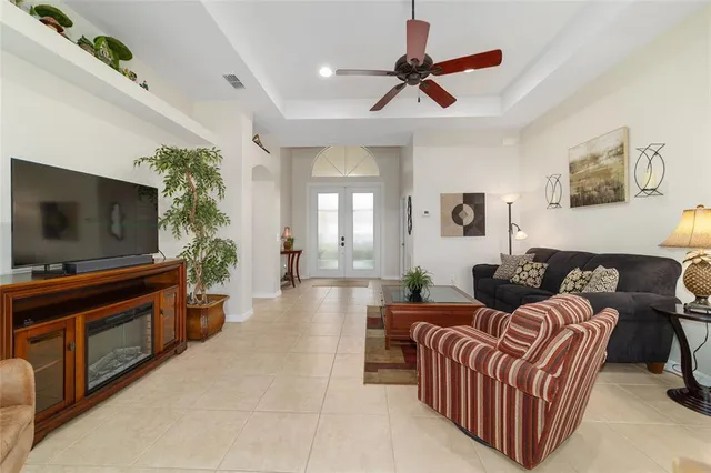 $318,900 | 10161 Mainsail Drive, Oxford, FL 34484