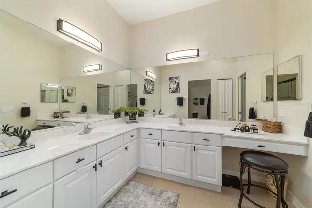 $318,900 | 10161 Mainsail Drive, Oxford, FL 34484