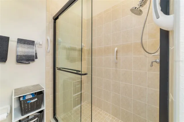 $318,900 | 10161 Mainsail Drive, Oxford, FL 34484