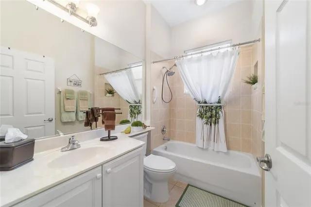 $318,900 | 10161 Mainsail Drive, Oxford, FL 34484