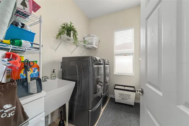 $318,900 | 10161 Mainsail Drive, Oxford, FL 34484